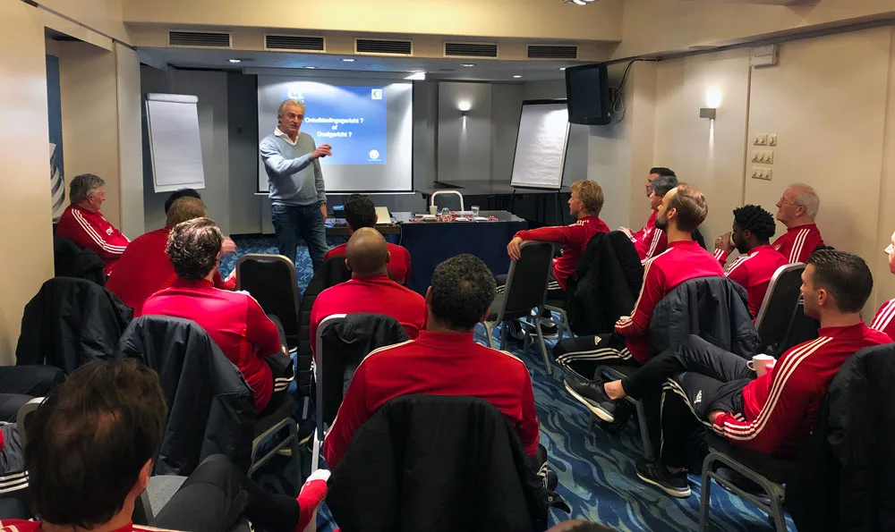 Feyenoord Academy boost coachingstechnieken met Cruyffiaanse workshop