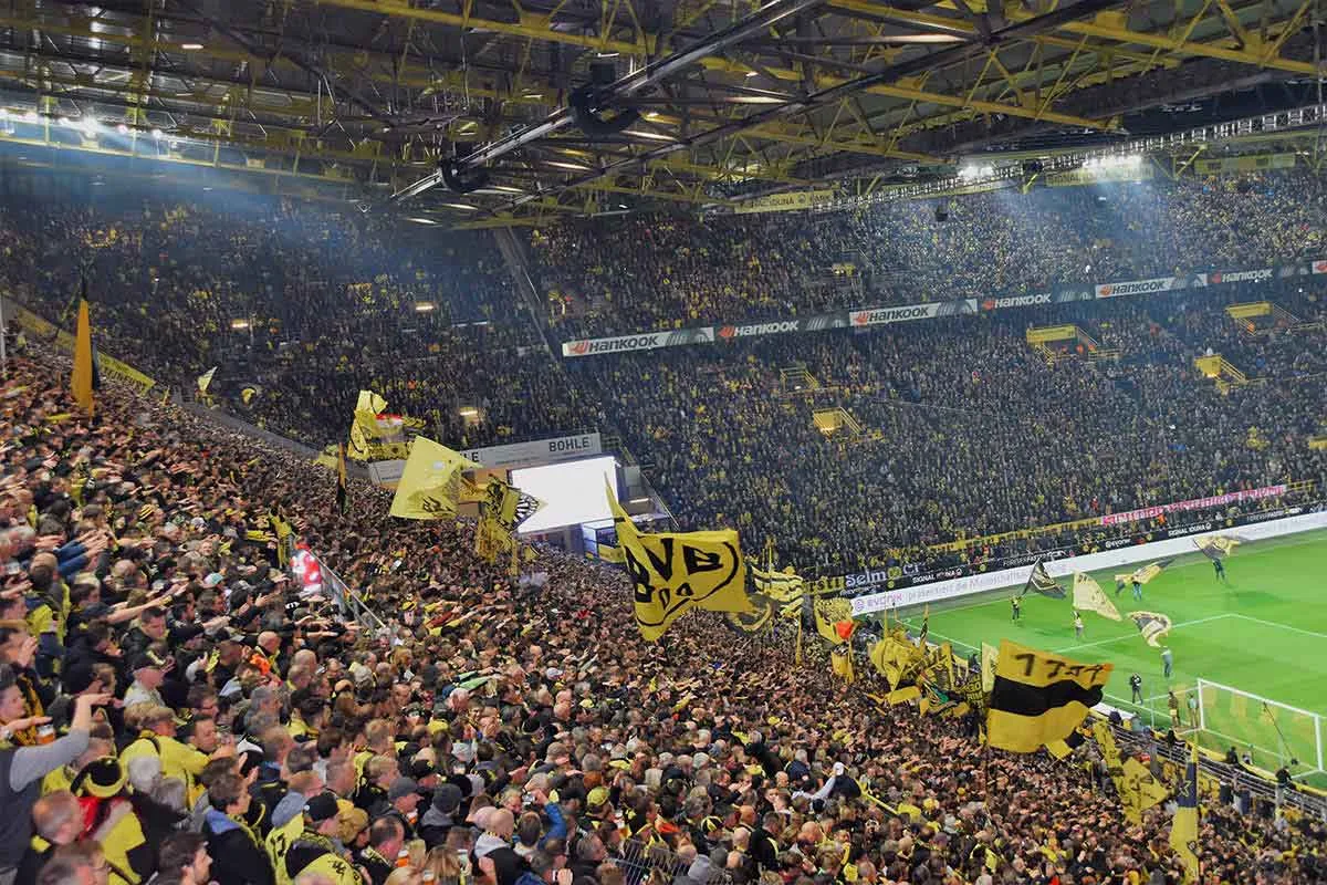 Fan engagement: kunnen fans de strategie van sportorganisaties beïnvloeden - Johan Cruyff Institute