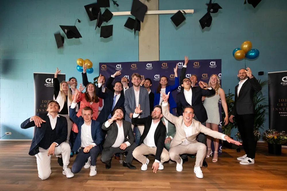 Bob de Jong, van schaatsicoon tot sportmanager - Johan Cruyff Institute