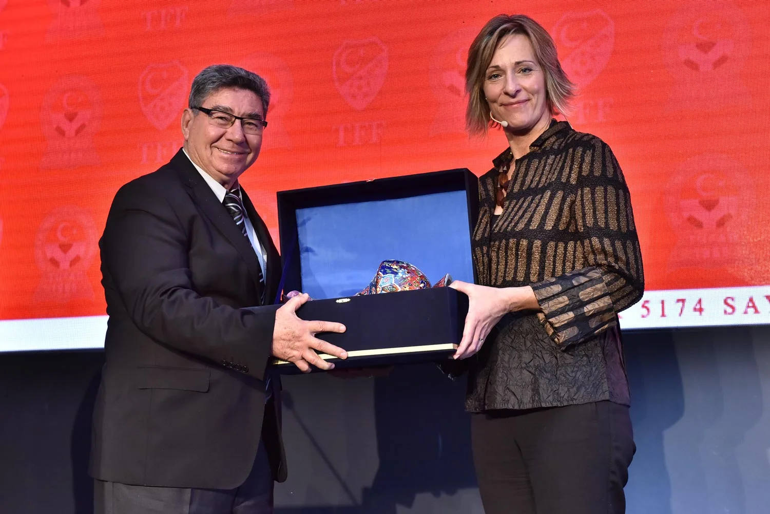 Johan Cruyff Institute recibe el premio a la ‘Mayor Contribución a la formación en Administración del Fútbol’, en FIFEX