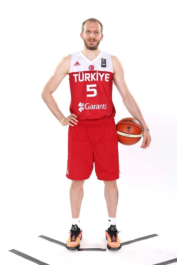 Meet Sinan Güler Nourishing a Basketball Legacy - Johan Cruyff Institute