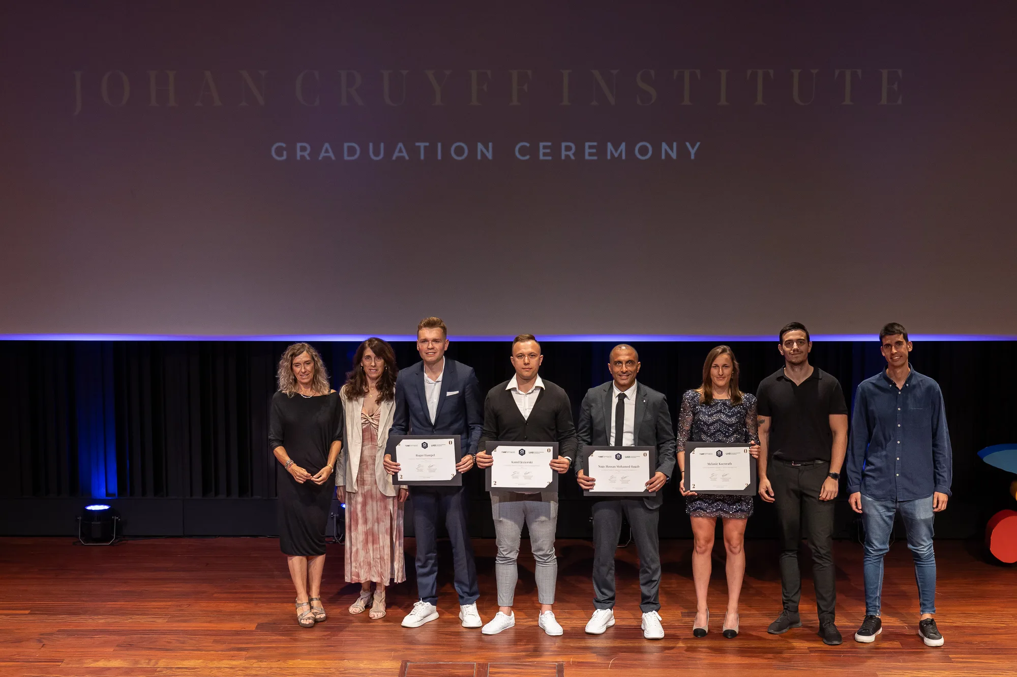Espíritu olímpico en las graduaciones 2023 de Johan Cruyff Institute